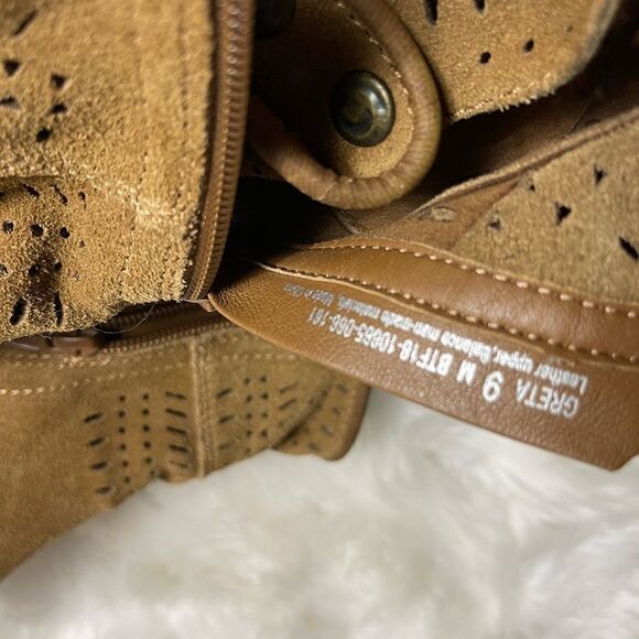 BARETRAPS Greta Suede Leather tan Western Cut-Out Cowboy Ankle Boots SZ9M - Picture 11 of 11